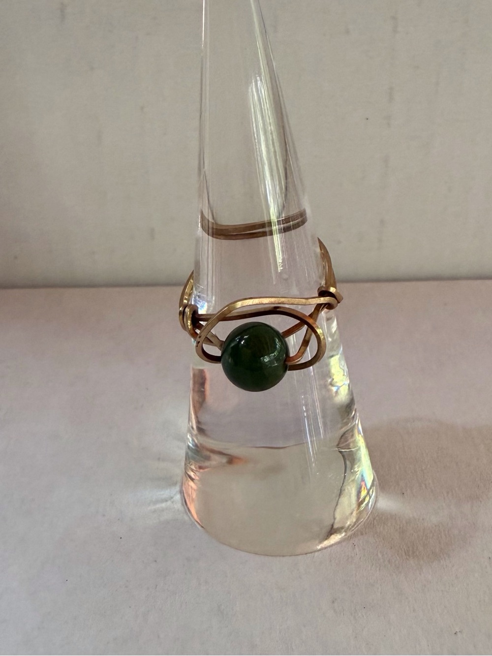 800. Gold Tone Ring with Green Bead Accent size 6.25
